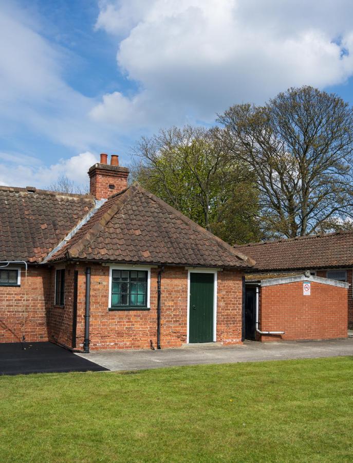 The Stable Suite At York Racecourse Buitenkant foto